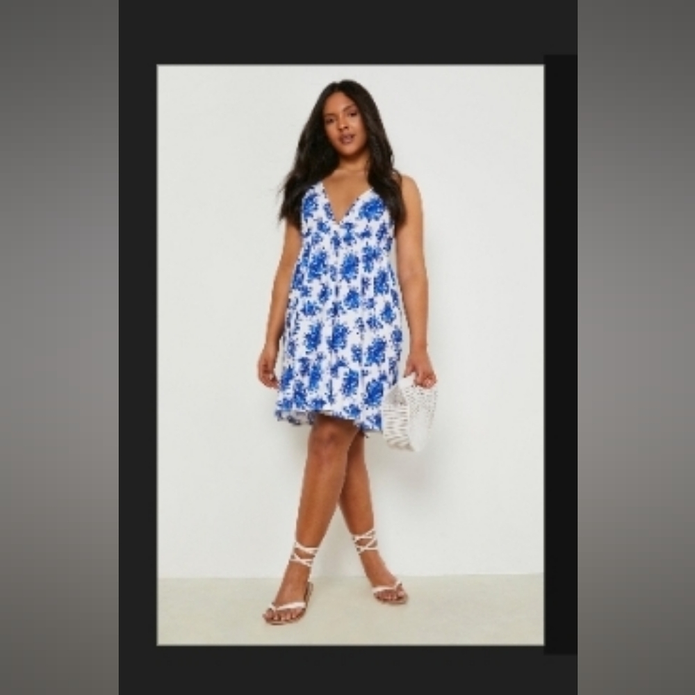 NWT Boohoo Plus floral strappy swing dress US 18
